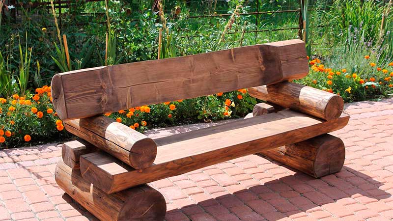 Muebles de jardín hechos de madera o metal